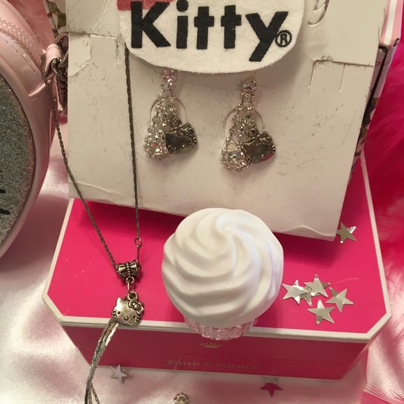 CUSTOM DREAM DRESS AND JEWELERY SET!🍭💖with hello kitty added details - Picture 14 of 17